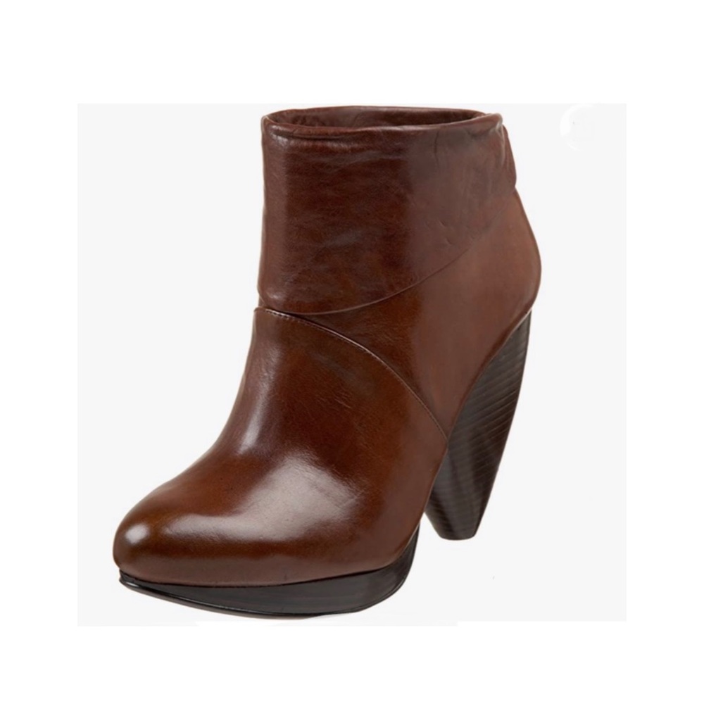 Brown genuine leather ankle platform boots. MAX STUDIO UMBERTO/ COGNAC